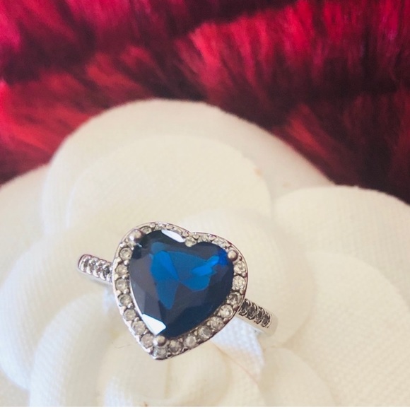 NEW⚜️ESTATE 18K gp heart  Crystal Ring - Picture 7 of 13